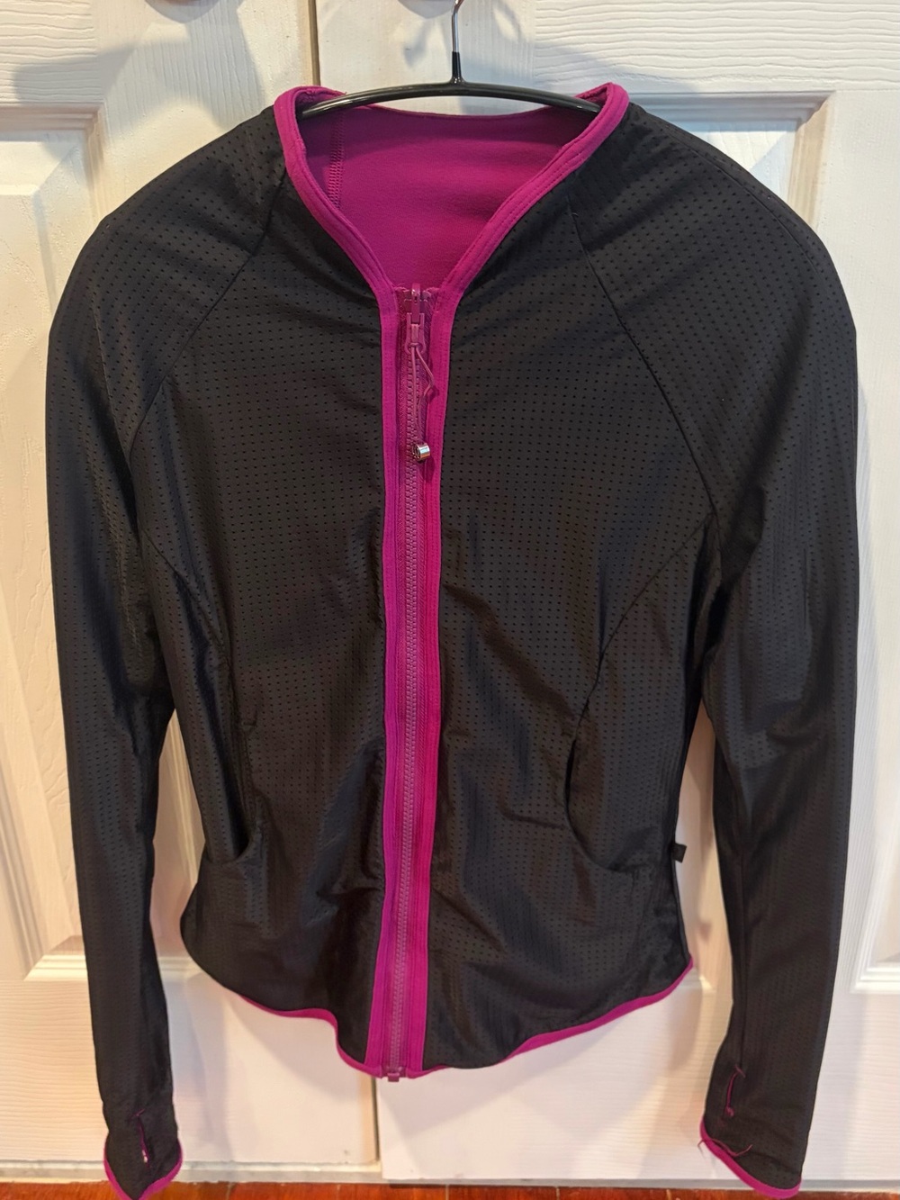 Lululemon Find Your Bliss Reversible Jacket in Black/Plum, size 4